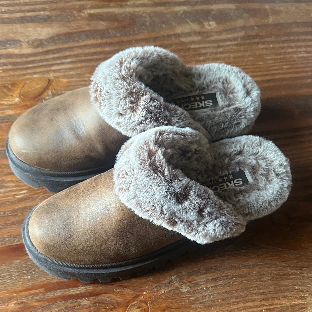 Skechers Tan Faux Fur Slip-On Clogs
